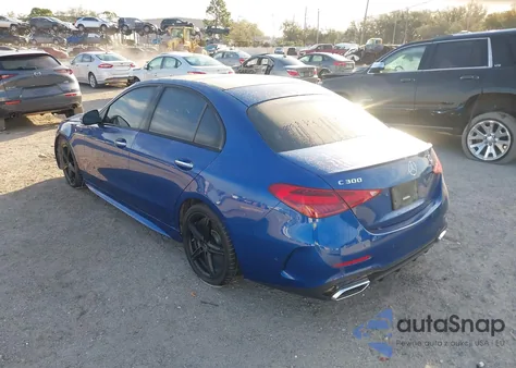 2022 Mercedes-Benz C 300 Sedan z USA, uszkodzony, nr VIN W1KAF4GB2NR009972